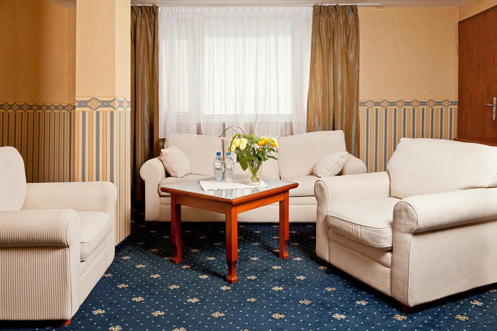 Osrodek Wypoczynkowo - Szkoleniowy Allianz Hotel Rynia ห้อง รูปภาพ